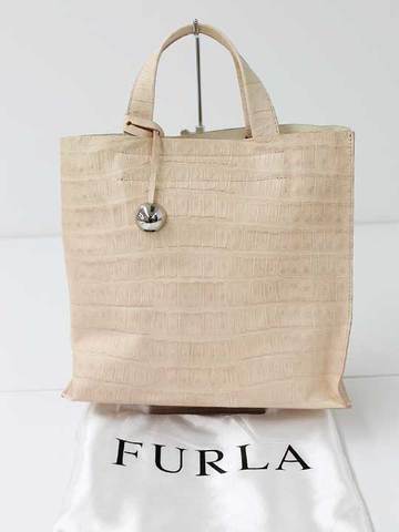 【FURLA(フルラ)】型押しバッグ
